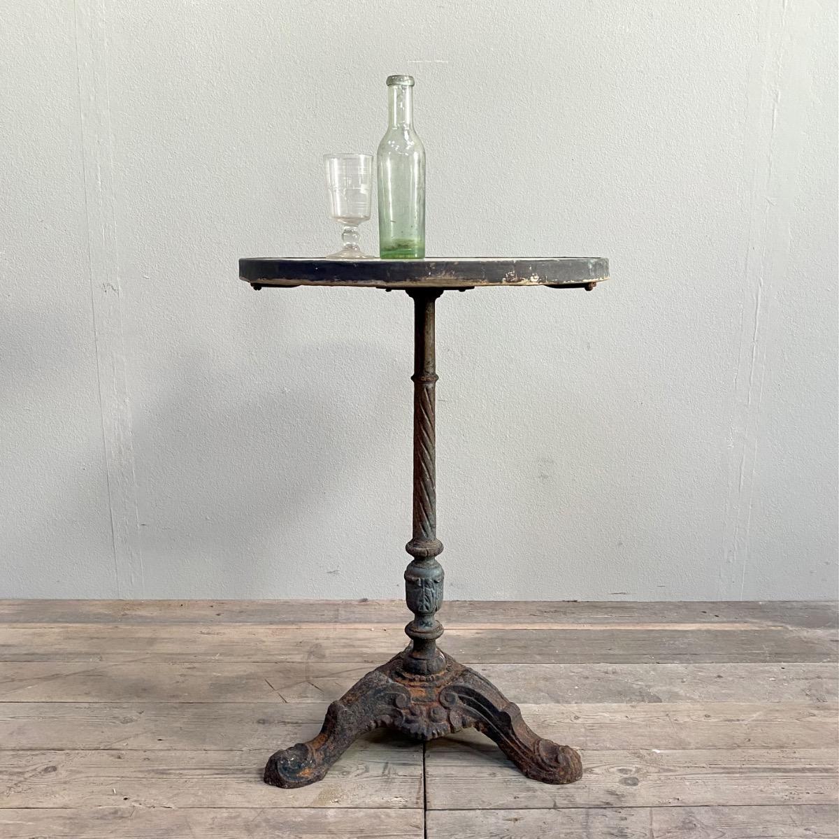 Bistro table or gueridon