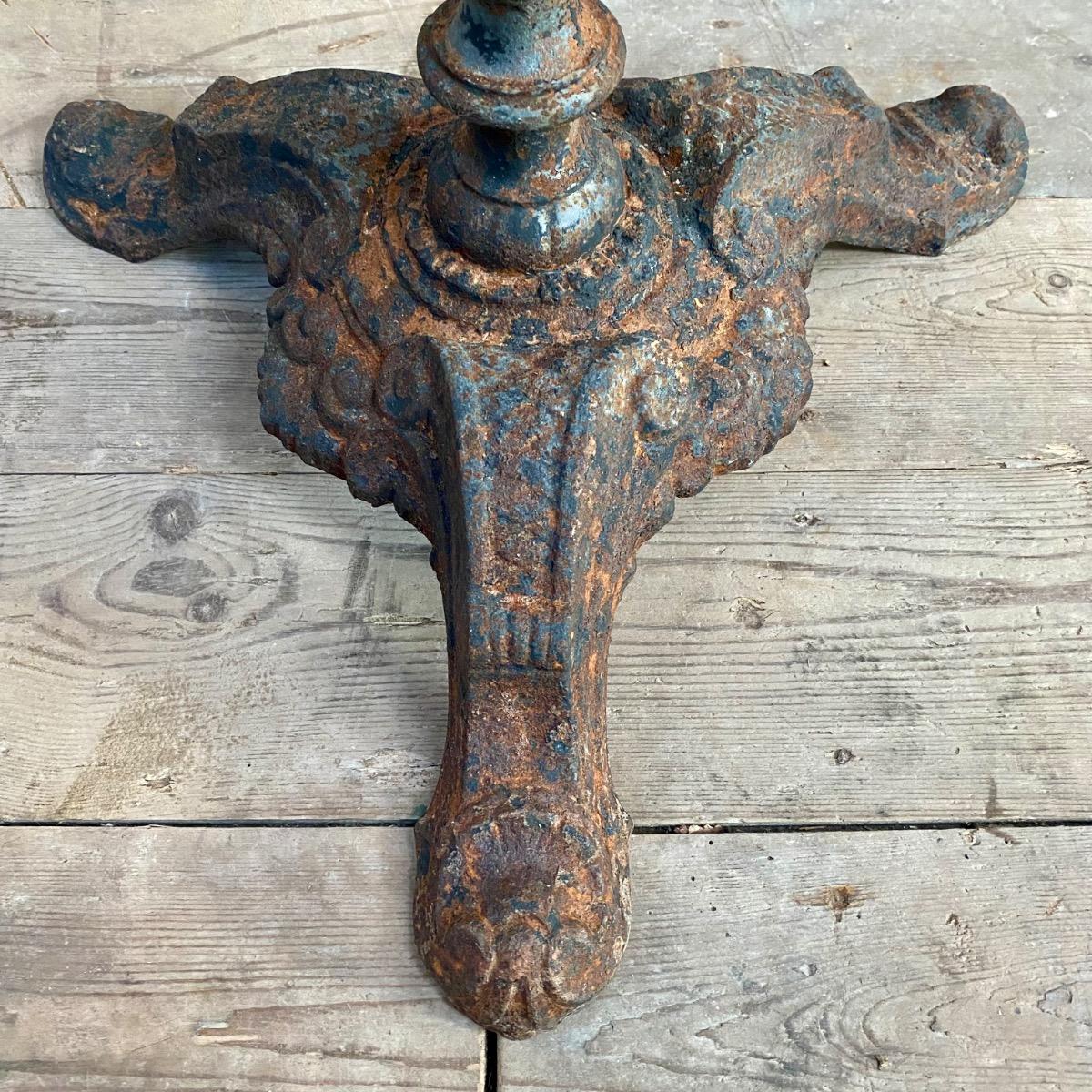 Bistro table or gueridon