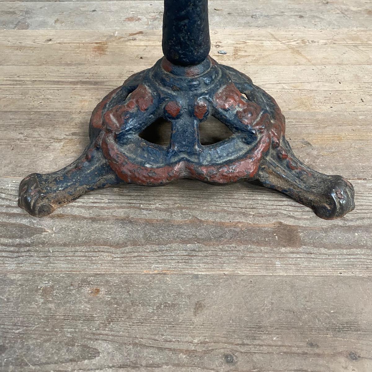 Bistro table or gueridon