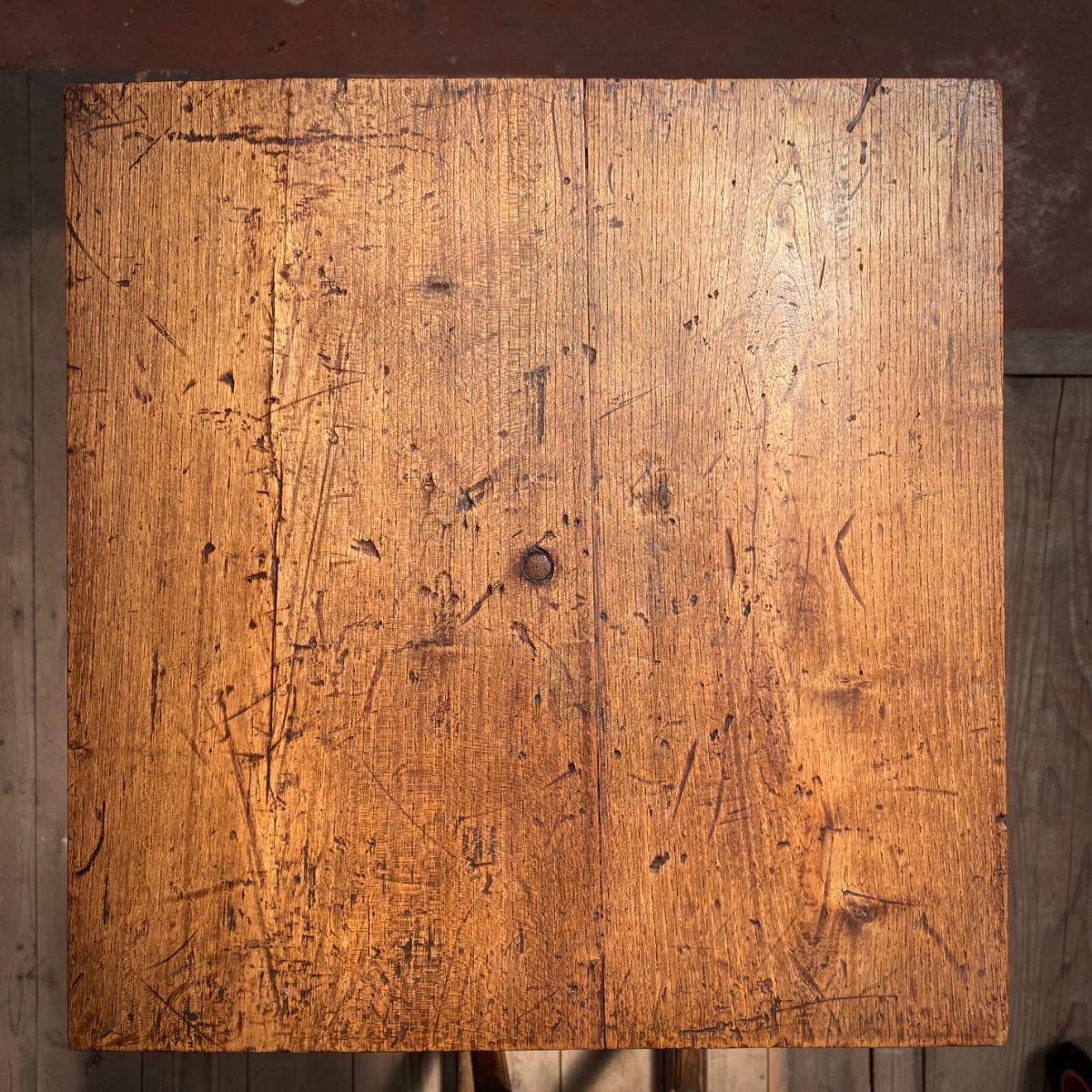 Large wooden pedestal 