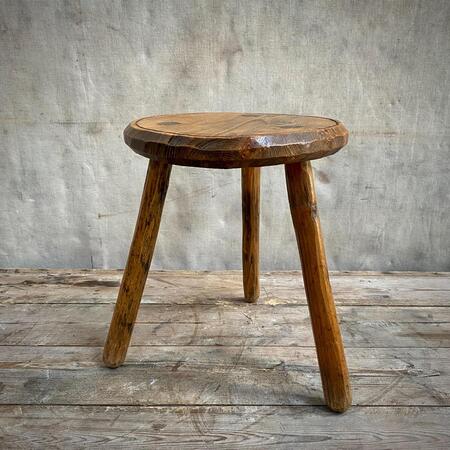 https://www.ericbienaime.com/galleries/rustic-wooden-stool-6698299-en-middle.jpg