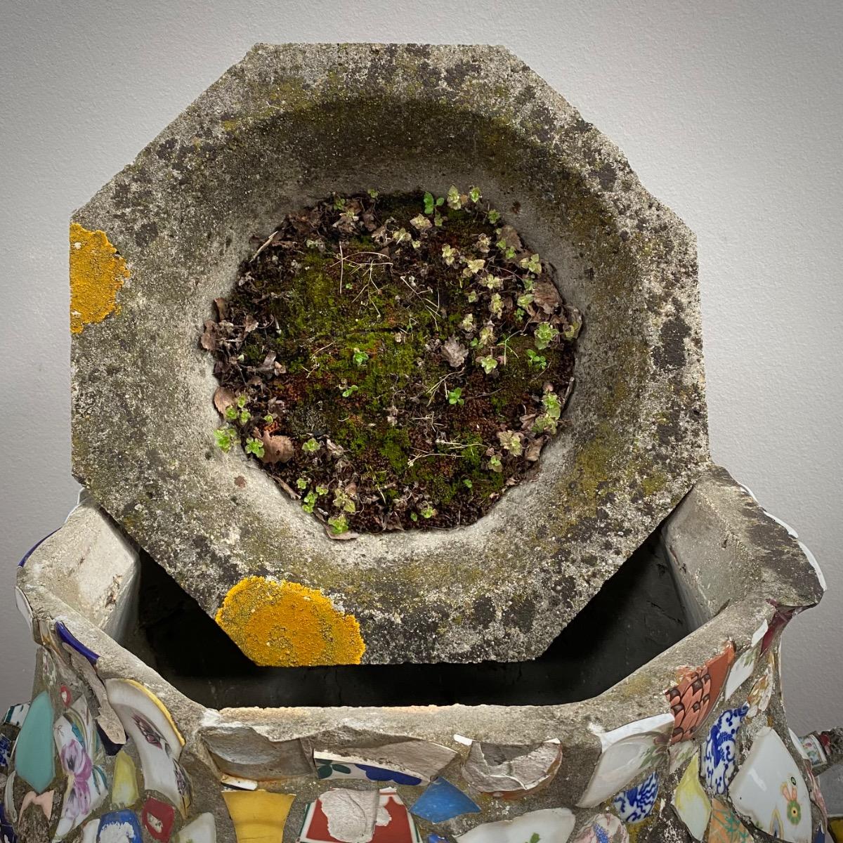 Trencadis garden vase