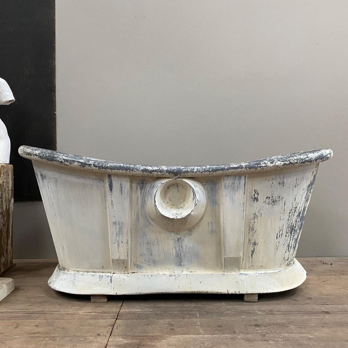 Zinc bathtub