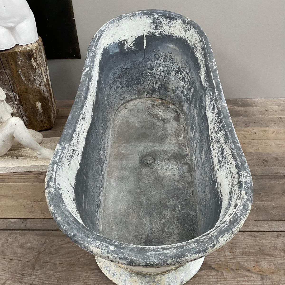Zinc bathtub